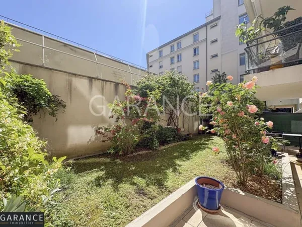 Location meublée 2 pièces avec 54m2 d'extérieur - Bel-Air