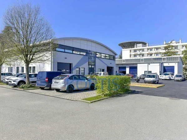 Local d'activité 260 m²