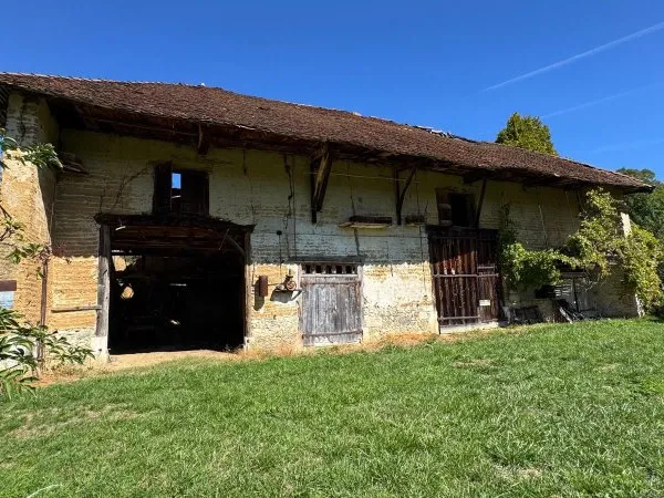Grange à rénover avec vue imprenable et beau potentiel !