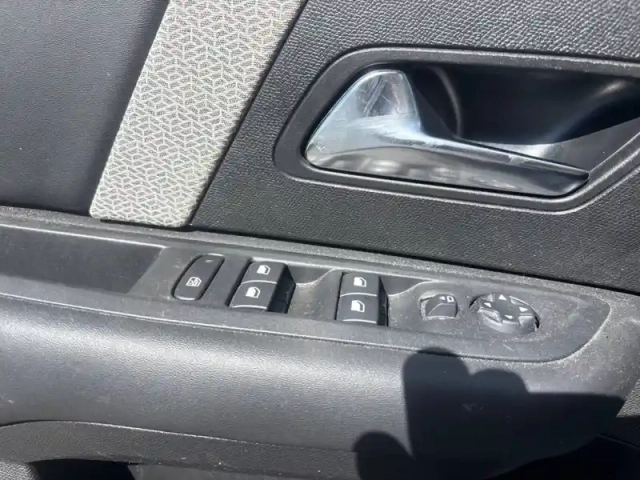 Citroën C4 puretech 130 s&amp;s eat8 — photo 18