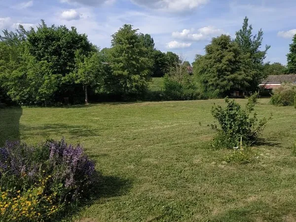 Terrain 739 m²