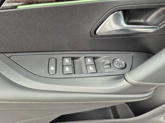 Peugeot 2008 electrique 136 ch — photo 37