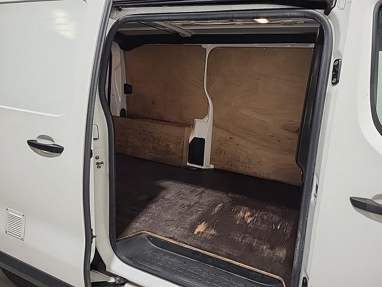 Citroën Jumpy fgn m bluehdi 180 s&s eat8 driver — photo 13