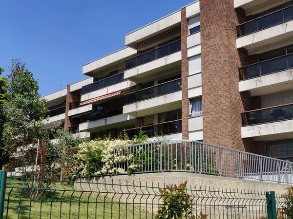T3 80m² lumineux avec balcon, cave et garage - Tram à 200m (Wasquehal)