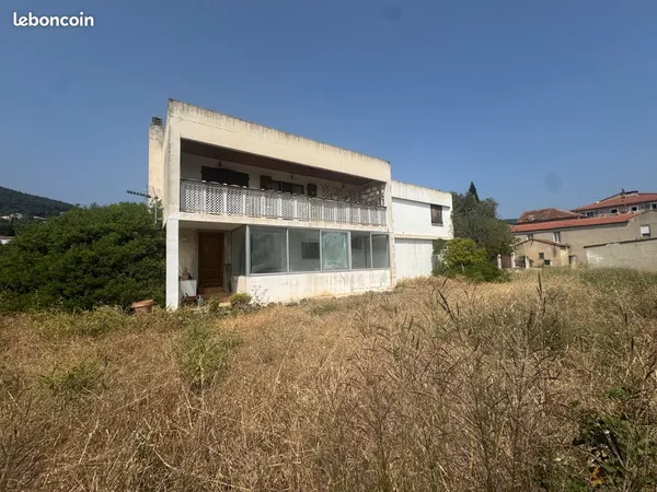 Maison 6 pièces 240 m²