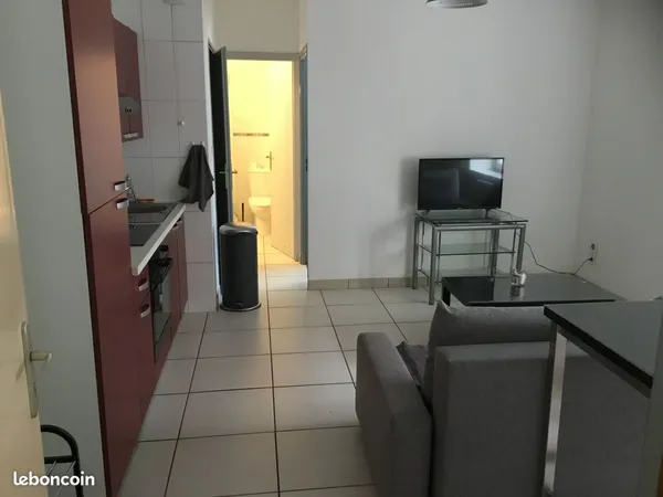 Loue t2 proche centre
