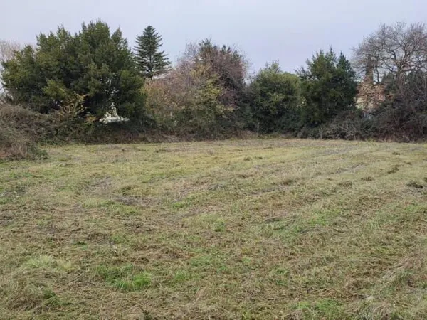 Vente terrain constructible à Caderousse (84860)