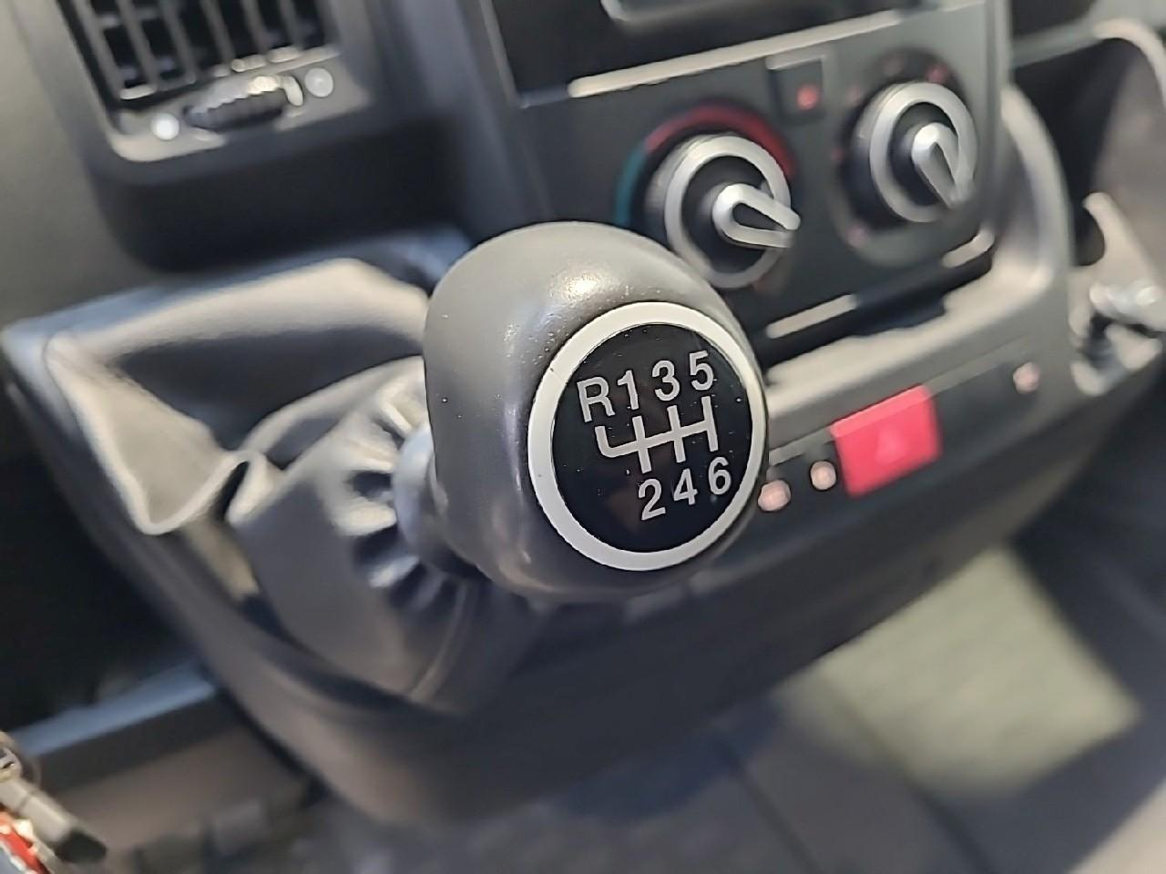 Peugeot Boxer tole 330 l1h2 bluehdi 120 s&s premium — photo 17