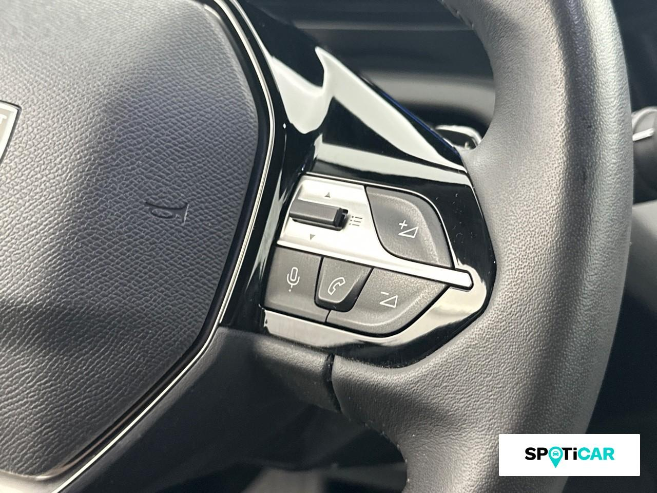 Peugeot 408 phev 225ch allure pack e-eat8 — photo 17