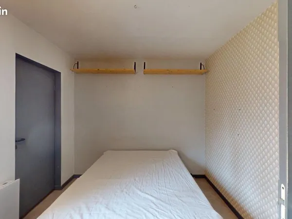 Chambre 9 pièces 180 m²