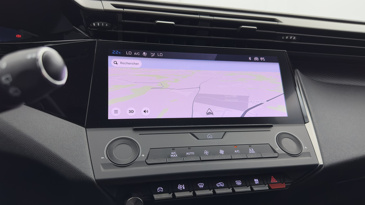 Peugeot 308 SW PHEV 180 e-EAT8 — photo 23