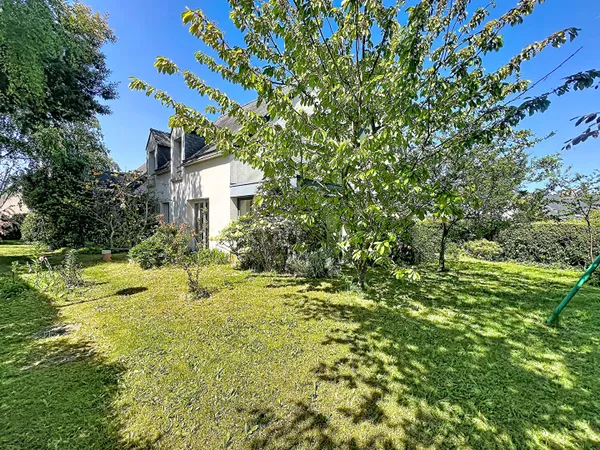 Maison familiale à vendre Langueux - Maison familiale avec six chambres au calme à proximité des com