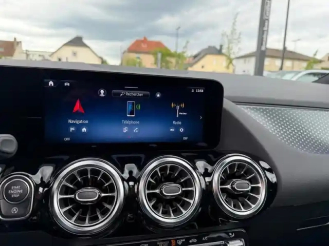 Mercedes Gla 200 d progressive line — photo 40