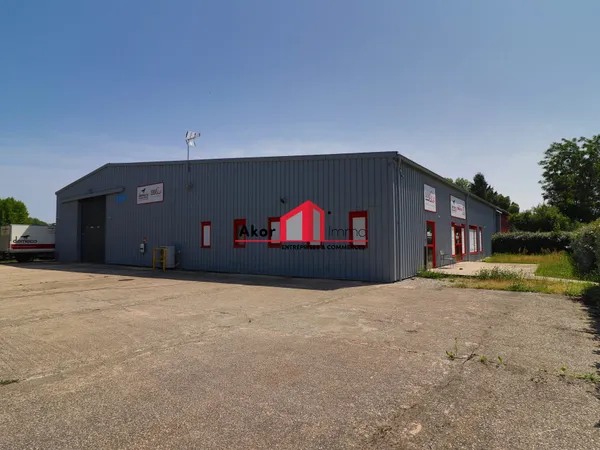 Local commercial 921 m²