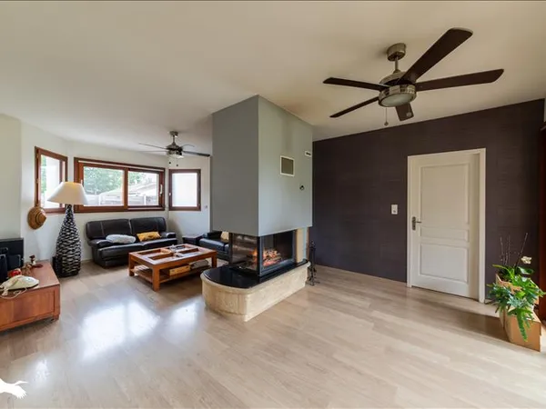 Maison 10 pièces 324 m²