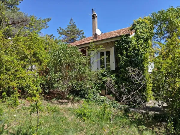 Plain-pied, jardin arboré, chalet bois indépendant