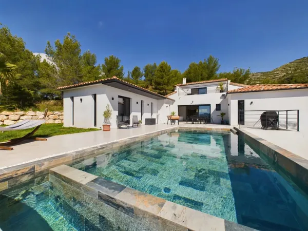PUYLOUBIER / VILLA COMTEMPORAINE NEUVE