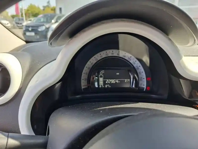 Renault Twingo iii e-tech — photo 8