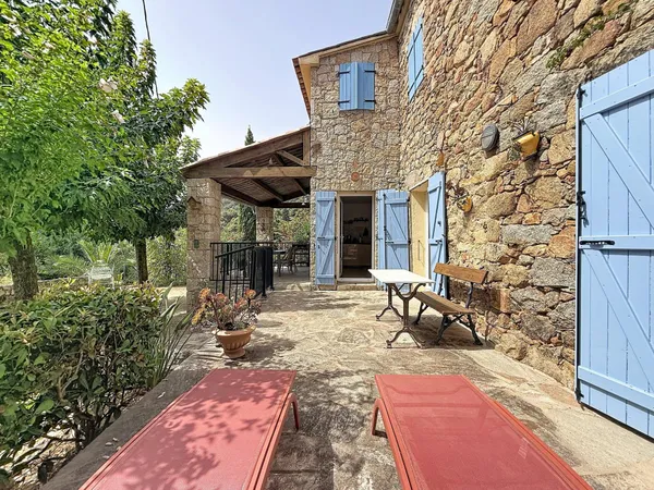 Maison individuelle de charme en pierres