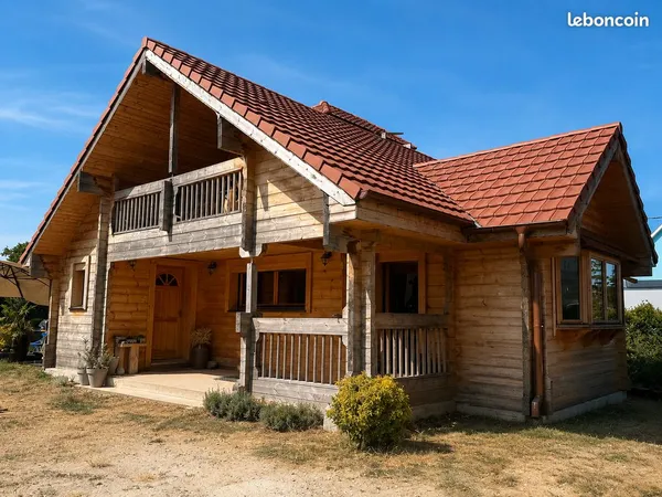 Maison en bois type chalet