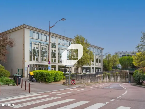 Bureau 225 m²