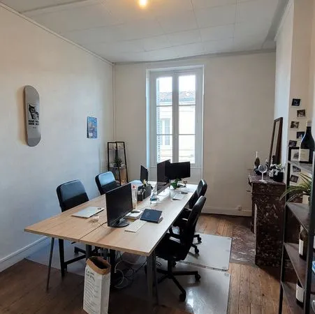 Local professionnel à usage de bureau/asso