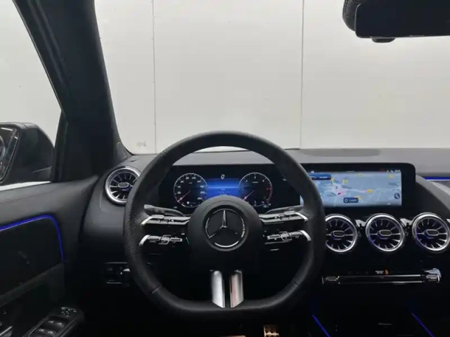Mercedes Gla 200 d amg line — photo 17