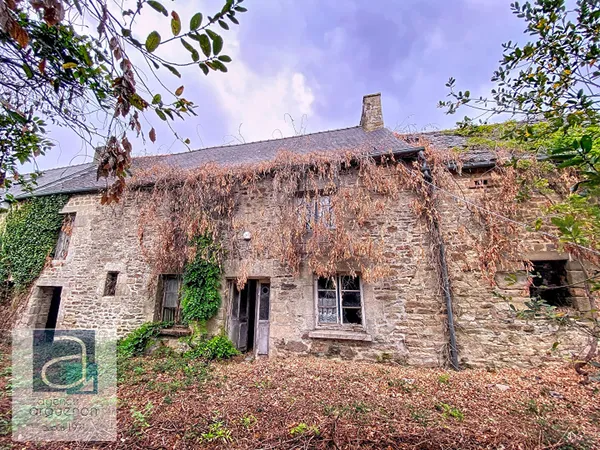 Campagne près de Dinan, accès N176 facile, Maison et dépendances à réhabiliter