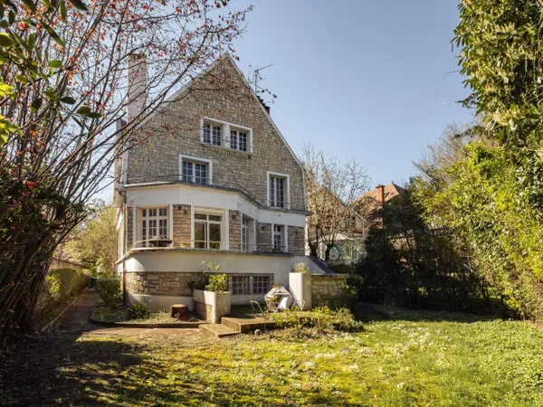 Pavillon 7 pièces 333 m²