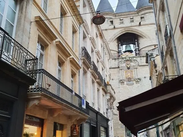 T2 meublé rénové à neuf 44m2 rue St James à louer