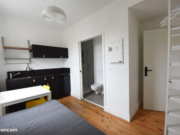 ANGERS Ave de Contades 2mn de la Gare Studio meublé Chauff inclus