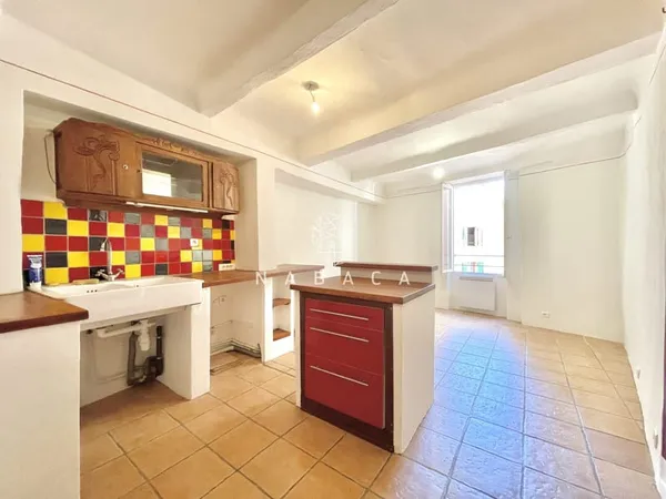 MAISON DE VILLAGE - À VENDRE