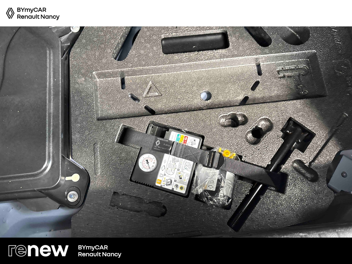 Renault Clio E-Tech 140 - 21N — photo 15