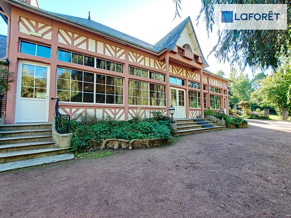 Maison 20 pièces 900 m²