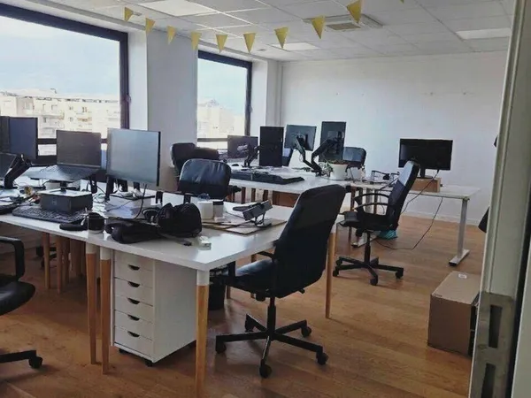 Bureaux 1 pièce 83 m²