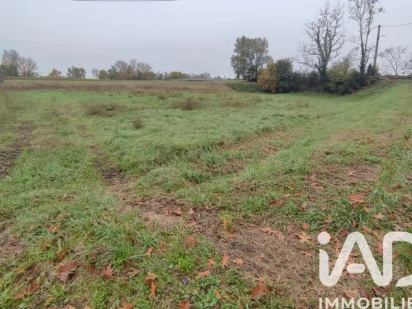 Terrain 1590 m²