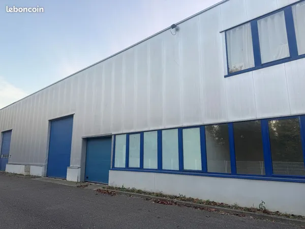 Dépôt / local d'activité 203 m²