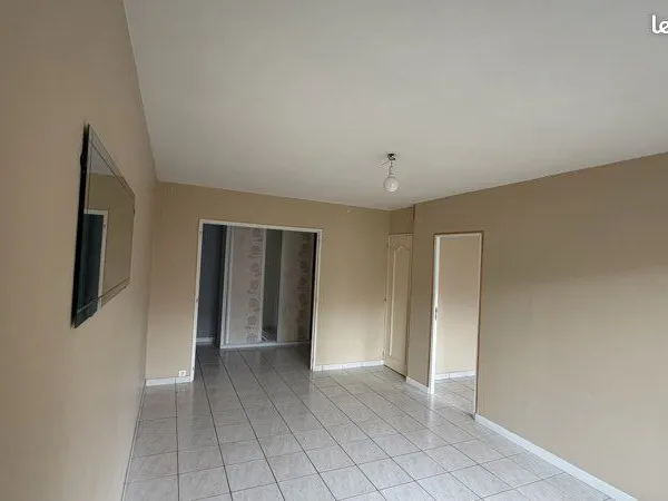 Appartement T4 - 83 m² - 3 chambres - 2 balcons - garage et cave