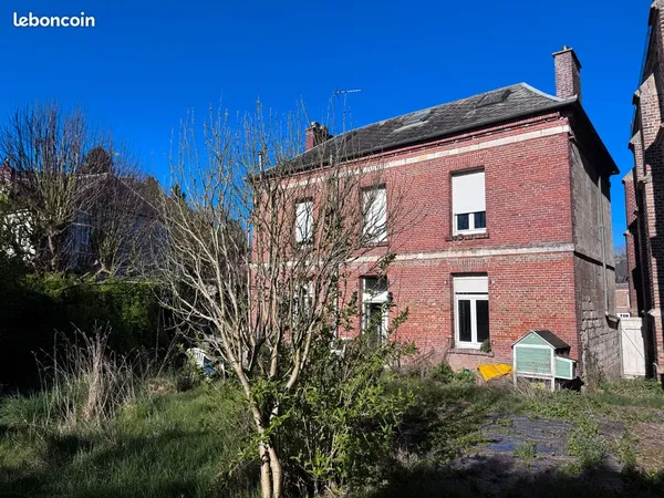 Ancien presbytere bati sur environ 730 m2