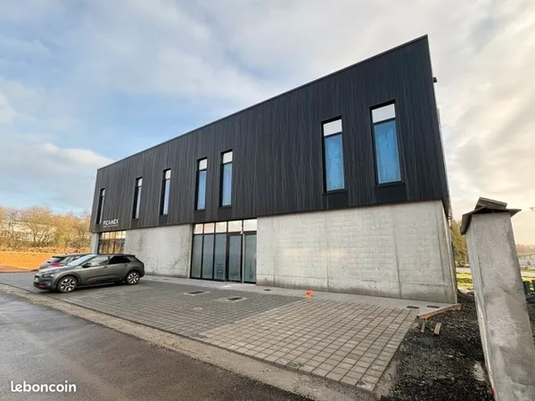 BUREAUX 305 m² VITRE