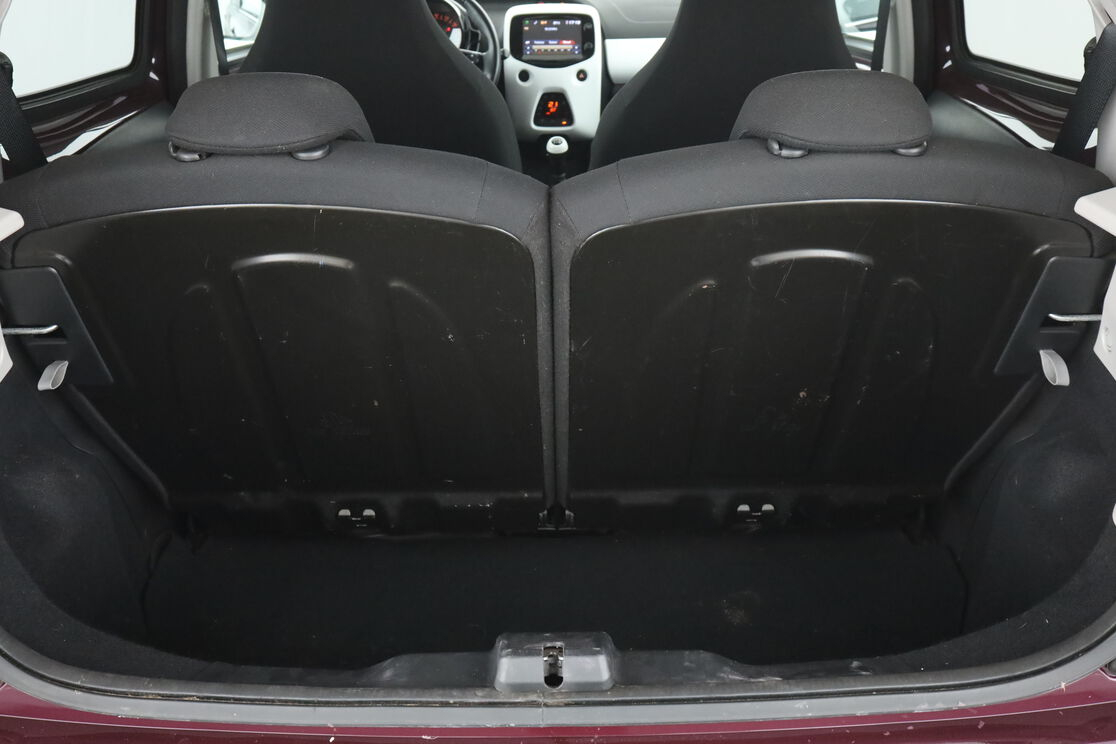 Peugeot 108 1.2 PureTech Allure — photo 16