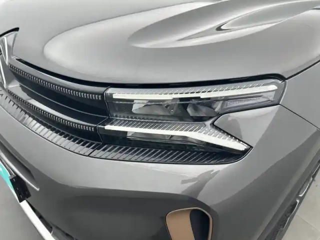 Citroën C5 Aircross hybride rechargeable 180 e-eat8 — photo 16