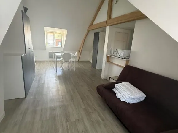 A LOUER STUDIO MEUBLE