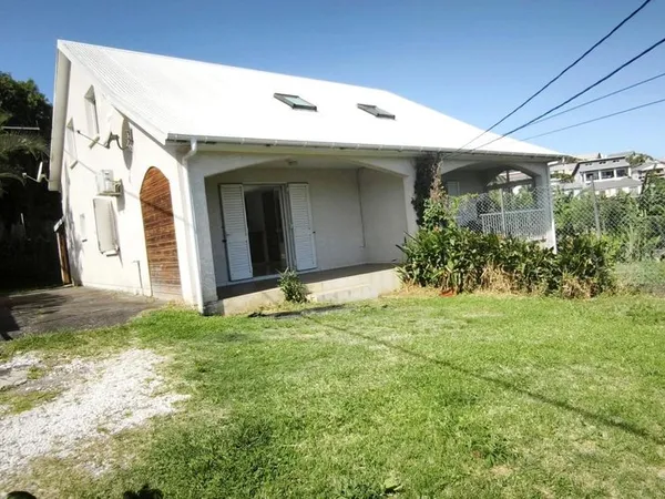A louer maison F4 à étage de 101 m2