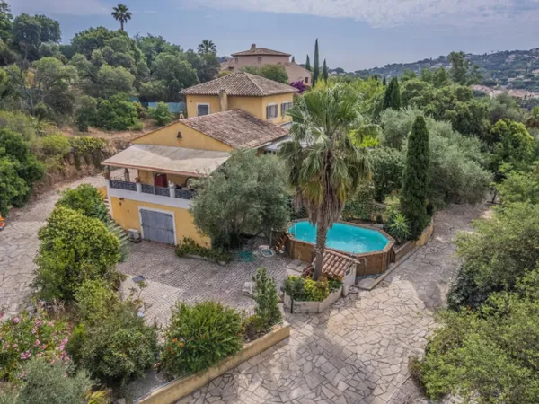 Domaine du Golf - Villa à fort potentiel