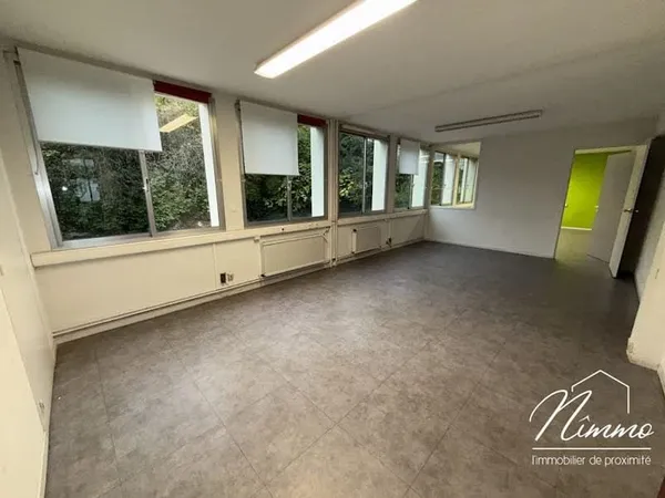 Local 10 pièces 178 m²