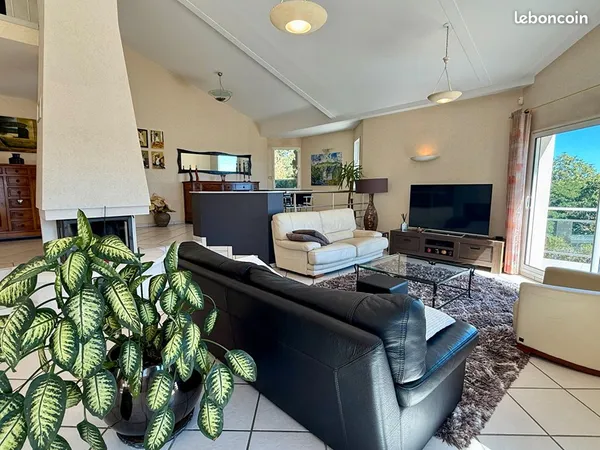 Villa 7 pièces 238 m²