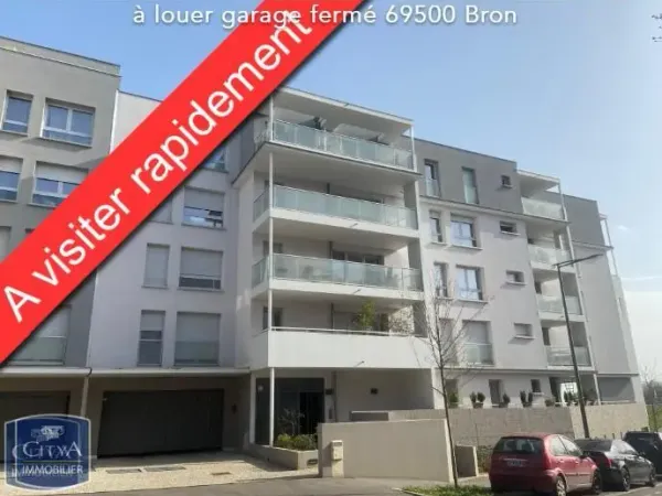 Stationnement Location Bron 85€