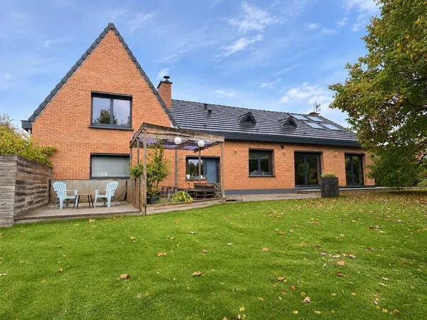 Maison 7 pièces 198 m²