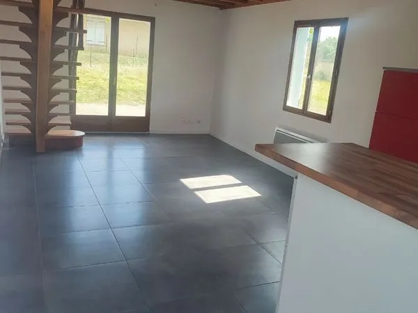 Maison mitoyenne T4 sur terrain 650m2